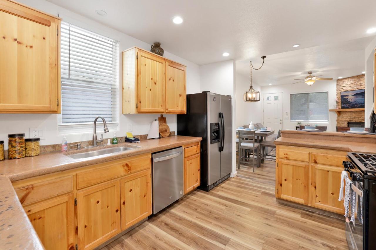 Fairway Wings Chalet Relaxing Modern Airport Cottage Big Bear City Exterior photo